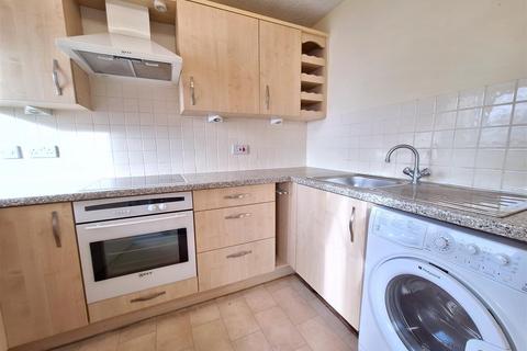 1 bedroom flat to rent, Crendon Court