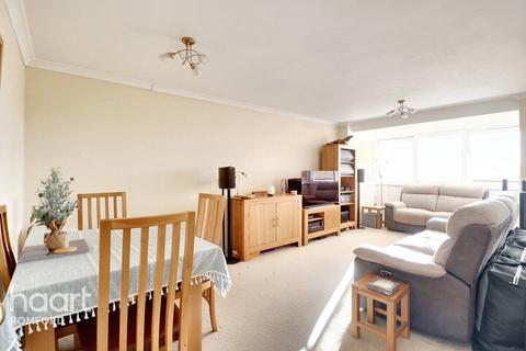 2 bedroom apartment for sale, Winston Close, Romford, RM7 8LL