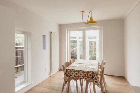 43 Ashmead Road, London, SE8 4DY