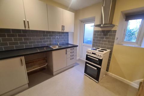 3 bedroom terraced house to rent, Lancaster Road, Caton, LA2