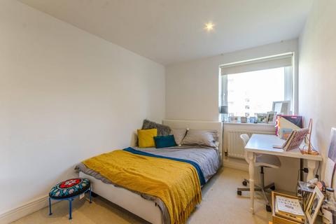 3 bedroom flat to rent, Wards Wharf Approach, Silvertown, London, E16