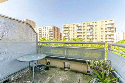 3 bedroom flat to rent, Wards Wharf Approach, Silvertown, London, E16