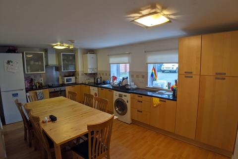 4 bedroom flat to rent, Alan Road, Manchester M20