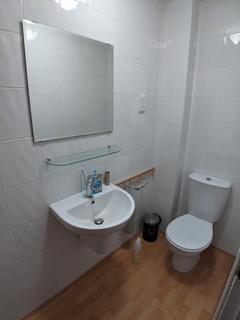 4 bedroom flat to rent, Alan Road, Manchester M20