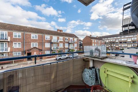 2 bedroom flat for sale, Garnies Close, Peckham, London, SE15