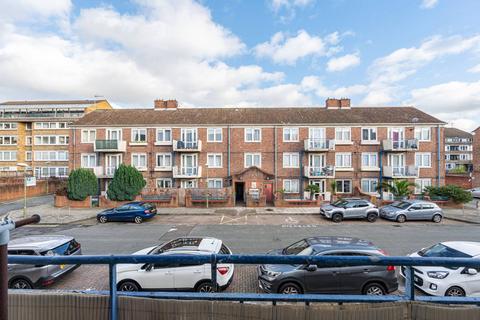 2 bedroom flat for sale, Garnies Close, Peckham, London, SE15