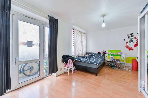 2 bedroom flat for sale, Garnies Close, Peckham, London, SE15