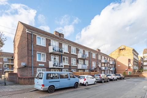 2 bedroom flat for sale, Garnies Close, Peckham, London, SE15