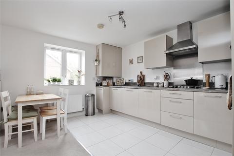 2 bedroom flat for sale, Brookwood Farm Drive, Woking GU21