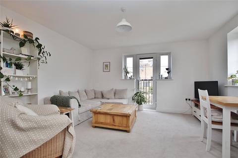 2 bedroom flat for sale, Brookwood Farm Drive, Woking GU21