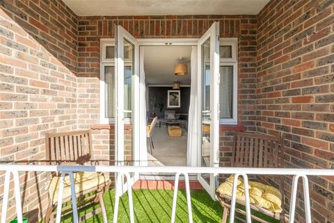 2 bedroom flat for sale, Warren Road, Worthing, West Sussex, BN14