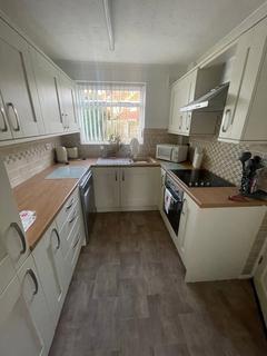 2 bedroom semi-detached house to rent, Baylis Avenue, Wolverhampton, WV11