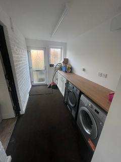 2 bedroom semi-detached house to rent, Baylis Avenue, Wolverhampton, WV11