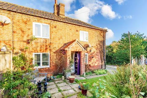 2 bedroom terraced house for sale, Manor Road, North Walsham