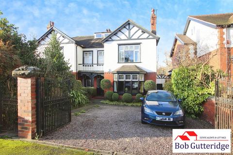 4 bedroom semi-detached house for sale, Woodland Avenue, Wolstanton, Newcastle