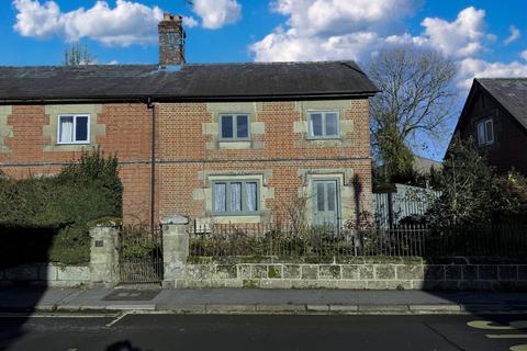 3 bedroom cottage for sale, Salisbury Street, Town Centre Location With Parking