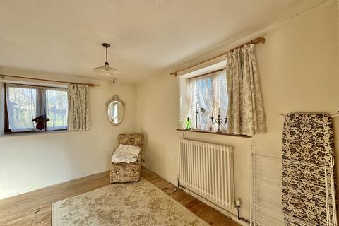 3 bedroom cottage for sale, Salisbury Street, Town Centre Location With Parking