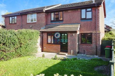 1 bedroom terraced house to rent, Littlebrook Avenue, Slough