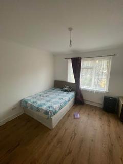 3 bedroom terraced house to rent, Meadowbank Gardens, Cranford