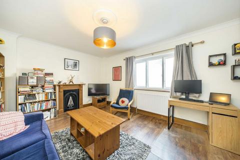 2 bedroom flat for sale, Queens Road, London SW19