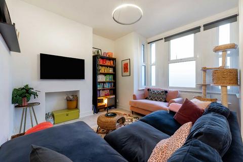 2 bedroom flat for sale, Park Avenue, London N22