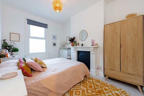 2 bedroom flat for sale, Park Avenue, London N22