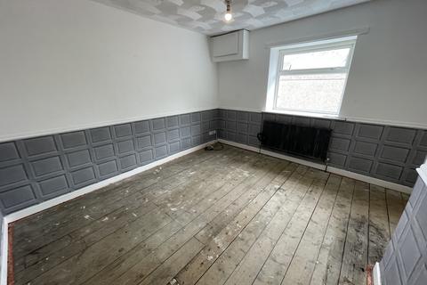 2 bedroom flat to rent, Woodland Street, Mountain Ash, CF45 3RE