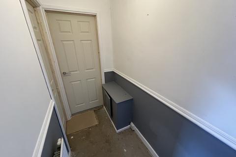 2 bedroom flat to rent, Woodland Street, Mountain Ash, CF45 3RE