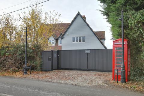 Silverleys Braintree Road, Felsted, Dunmow, CM6 3JZ
