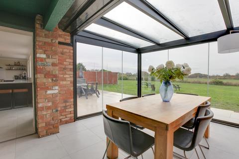 Silverleys Braintree Road, Felsted, Dunmow, CM6 3JZ