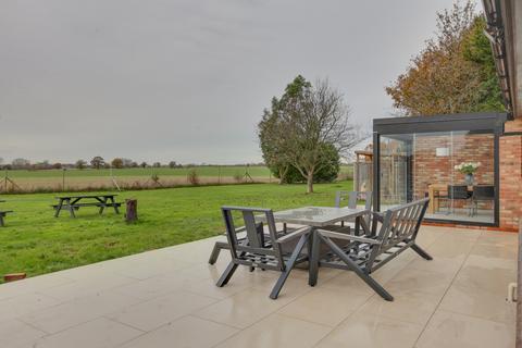 Silverleys Braintree Road, Felsted, Dunmow, CM6 3JZ