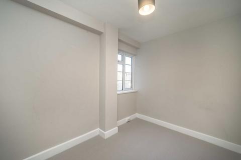 2 bedroom flat for sale, Chiswick Village, London W4