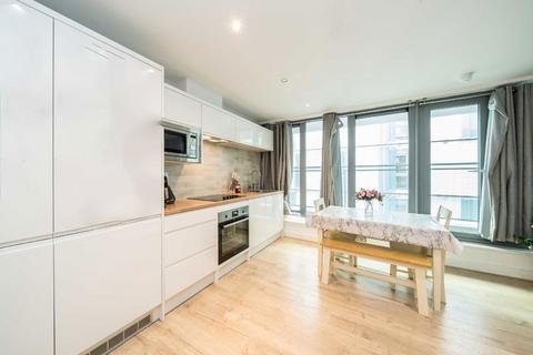 2 bedroom flat for sale, Hardwicks Square, London SW18