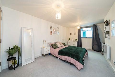 2 bedroom flat for sale, Hardwicks Square, London SW18