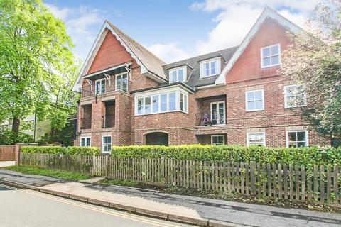 2 bedroom apartment for sale, Moat Road, East Grinstead, RH19