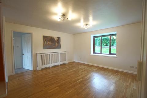 2 bedroom flat to rent, Spring Pool, Warwick