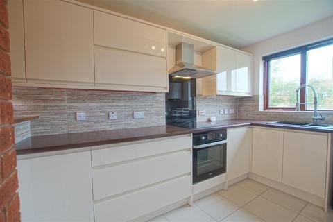 2 bedroom flat to rent, Spring Pool, Warwick