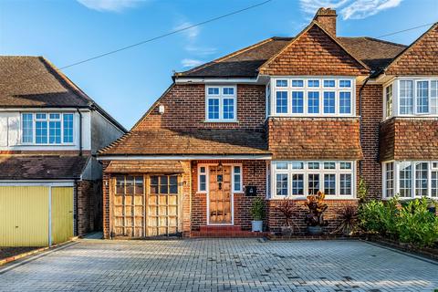 64 Ruden Way, Epsom, KT17 3LN