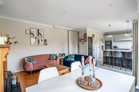 64 Ruden Way, Epsom, KT17 3LN