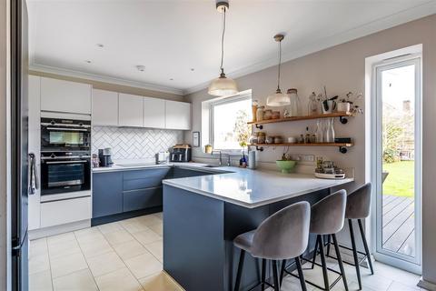 64 Ruden Way, Epsom, KT17 3LN