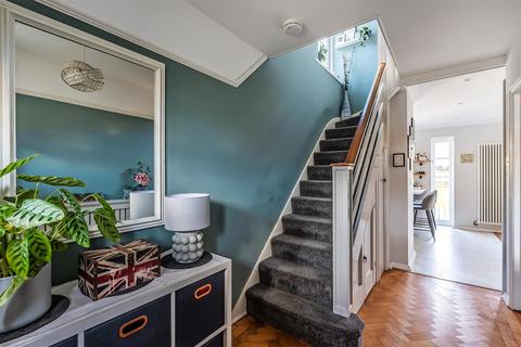 64 Ruden Way, Epsom, KT17 3LN