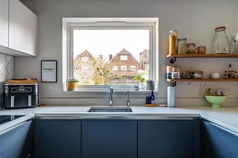 64 Ruden Way, Epsom, KT17 3LN