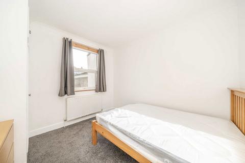 2 bedroom flat to rent, Pulross Road, London SW9