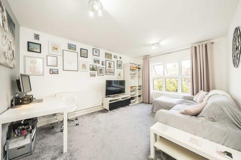 1 bedroom flat for sale, Ivybridge Close, Twickenham TW1