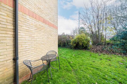 1 bedroom flat for sale, Ivybridge Close, Twickenham TW1