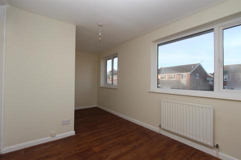 3 bedroom terraced house to rent, Sterling Road, Queenborough