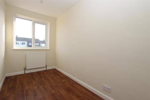 3 bedroom terraced house to rent, Sterling Road, Queenborough