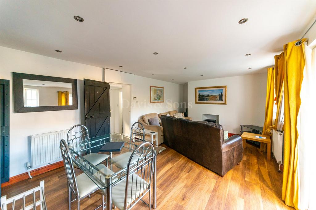 Lounge/Dining Room