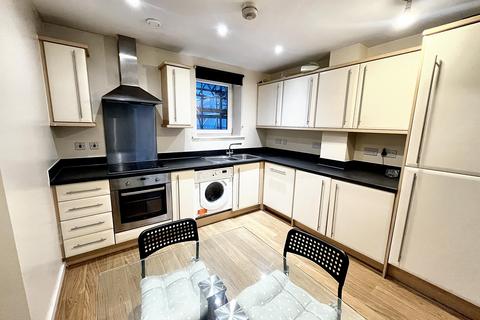 2 bedroom flat to rent, Grays Place, Slough SL2