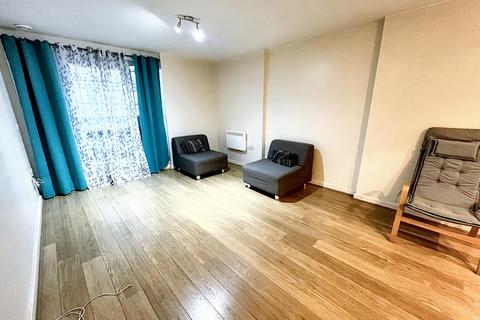 2 bedroom flat to rent, Grays Place, Slough SL2